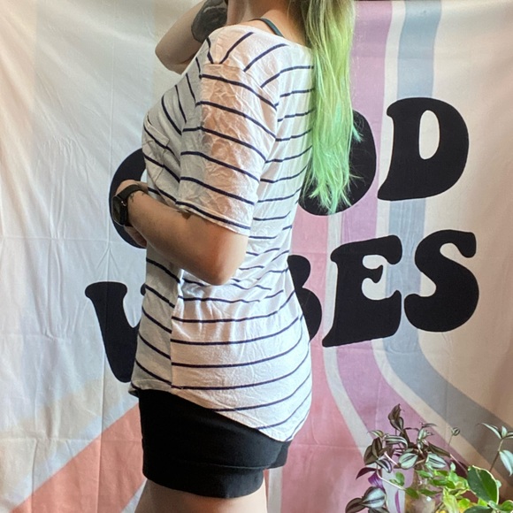 Loose T-Shirt - Picture 2 of 5